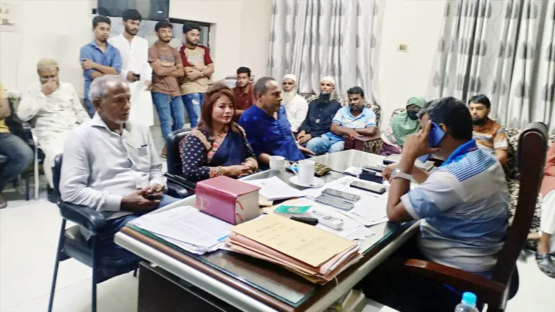 বরিশালে বিএনপি নেত্রীর বাসায় হামলা বরিশালে বিএনপি নেত্রীর বাসায় হামলা