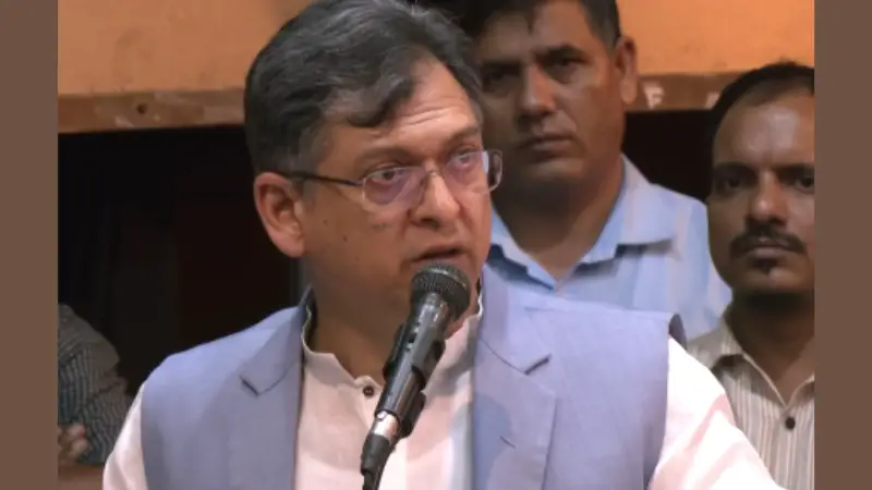এইভাবে সংস্কারের নামে কলা দেখাচ্ছেন! এইভাবে সংস্কারের নামে কলা দেখাচ্ছেন!