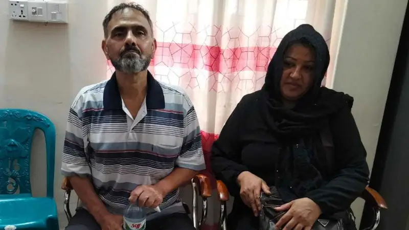 দুই ইরানি নাগরিককে মারপিট করে মোবাইল ও বিদেশি মুদ্রা ছিনতাই দুই ইরানি নাগরিককে মারপিট করে মোবাইল ও বিদেশি মুদ্রা ছিনতাই