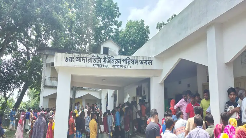 ভিজিএফ বিতরণে ’কারচুপি’, চেয়ারম্যানের বিরুদ্ধে তদন্ত দাবি ভিজিএফ বিতরণে ’কারচুপি’, চেয়ারম্যানের বিরুদ্ধে তদন্ত দাবি