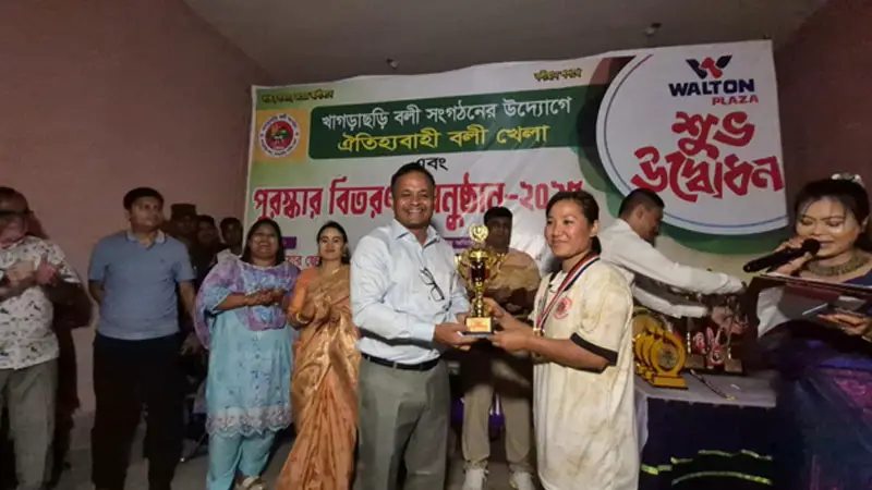 খাগড়াছড়ির বলী খেলায় ইতিহাস গড়লেন নারী বলী মাসিনু খাগড়াছড়ির বলী খেলায় ইতিহাস গড়লেন নারী বলী মাসিনু