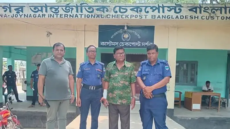 ভারতে যাওয়ার সময় জীবননগর উপজেলা আওয়ামী লীগের সাবেক সভাপতি গ্রেপ্তার ভারতে যাওয়ার সময় জীবননগর উপজেলা আওয়ামী লীগের সাবেক সভাপতি গ্রেপ্তার