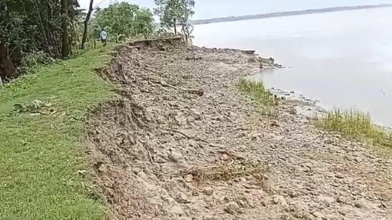 ভাঙ্গনে দিশেহারা পায়রা পাড়ের মানুষ ভাঙ্গনে দিশেহারা পায়রা পাড়ের মানুষ