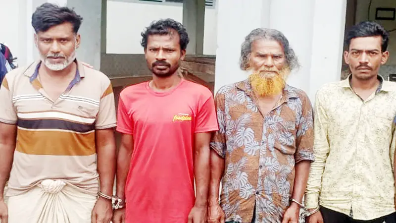 গৃহিণীকে অজ্ঞান করে সর্বস্ব লুট, ধরা খেলো চক্রের চারজন গৃহিণীকে অজ্ঞান করে সর্বস্ব লুট, ধরা খেলো চক্রের চারজন