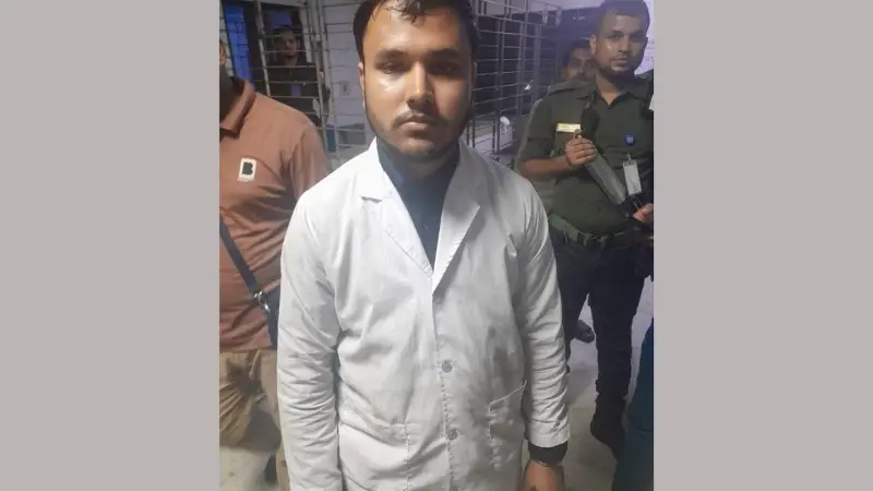 ঢাকা মেডিকেল কলেজ হাসপাতাল থেকে ভুয়া চিকিৎসক আটক
