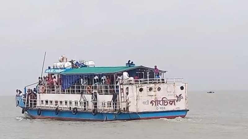 সমুদ্রবন্দরে ৩ নম্বর সতর্ক সংকেত প্রত্যাহার: ভোলায় ৭ দিন পর নৌ চলাচল শুরু সমুদ্রবন্দরে ৩ নম্বর সতর্ক সংকেত প্রত্যাহার: ভোলায় ৭ দিন পর নৌ চলাচল শুরু