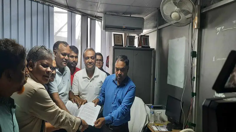 সার্চ কমিটির ইমরোজকে নিয়ে আপত্তি হকি খেলোয়াড়দের! সার্চ কমিটির ইমরোজকে নিয়ে আপত্তি হকি খেলোয়াড়দের!