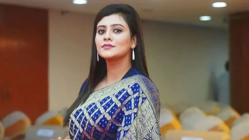 দিপ্তী কি আসলেই এইচএসসি ফেল করেছে! দিপ্তী কি আসলেই এইচএসসি ফেল করেছে!