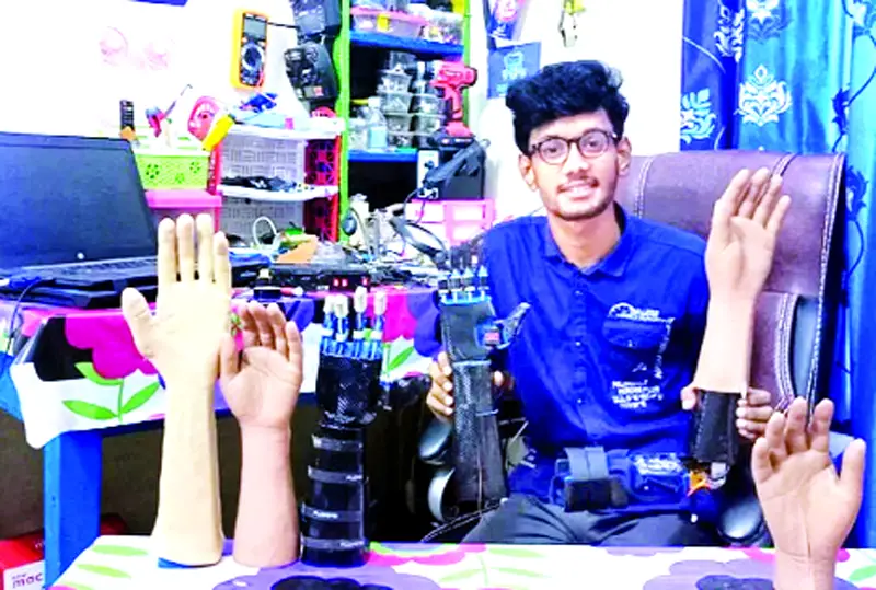 রোবটিক হাতের সফল উদ্ভাবক রোবটিক হাতের সফল উদ্ভাবক