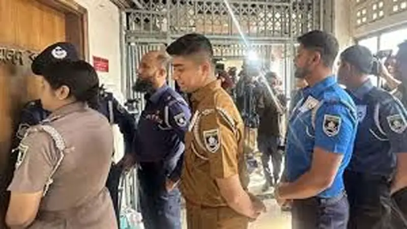 পোশাকের চেয়ে মানসিকতার পরিবর্তন জরুরি পোশাকের চেয়ে মানসিকতার পরিবর্তন জরুরি