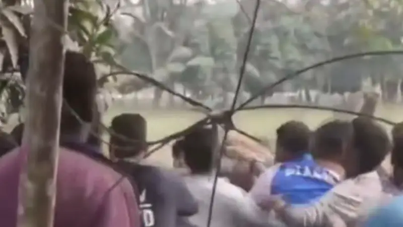 নিষিদ্ধ ছাত্রলীগের নেতাকে আটকাতে গিয়ে পাল্টা আক্রমণে সমন্বয়ক আহত নিষিদ্ধ ছাত্রলীগের নেতাকে আটকাতে গিয়ে পাল্টা আক্রমণে সমন্বয়ক আহত