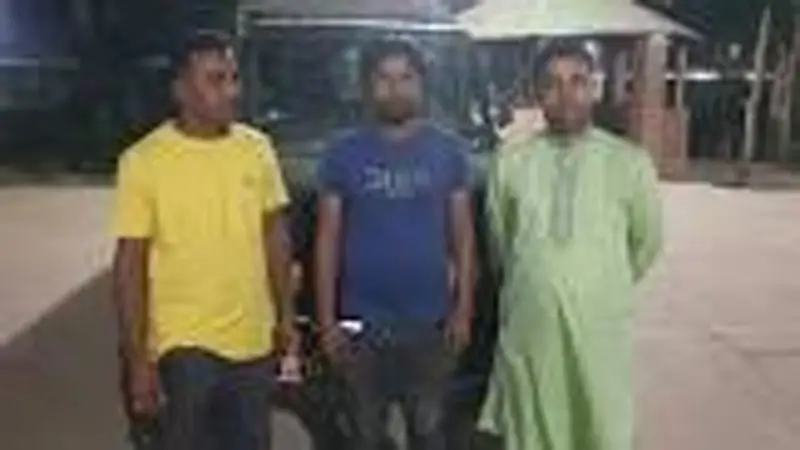 নাটোরে চাঁদাবাজিকালে বিএনপি নেতাসহ আটক তিন নাটোরে চাঁদাবাজিকালে বিএনপি নেতাসহ আটক তিন