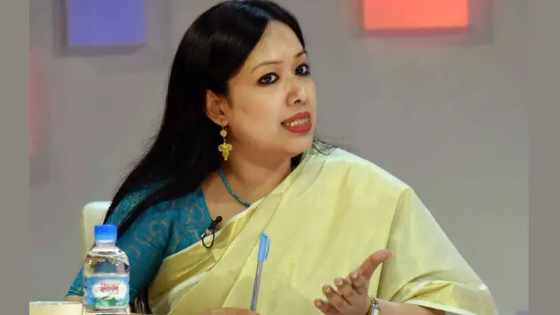 আমি প্রতি রাতে কোরআন পড়ি, হয় ইংরেজিতে, নাহলে বাংলায় পড়ি: রুমিন ফারহানা আমি প্রতি রাতে কোরআন পড়ি, হয় ইংরেজিতে, নাহলে বাংলায় পড়ি: রুমিন ফারহানা