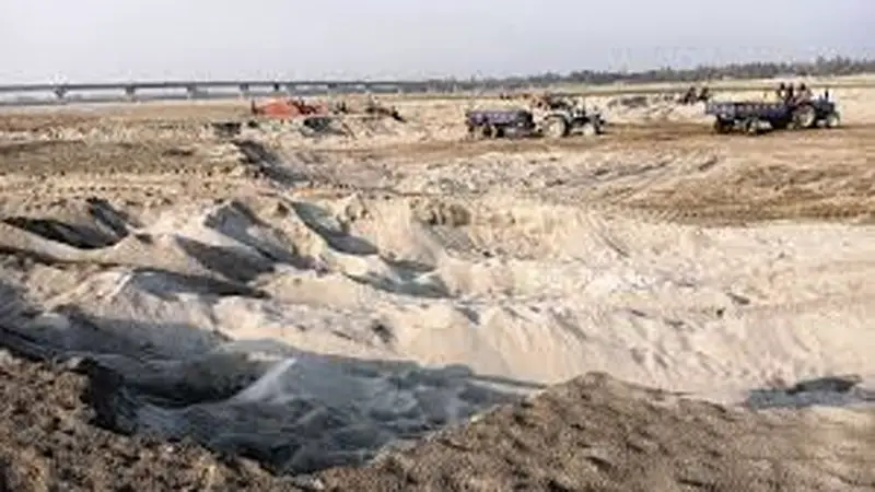 তুলাতলা নদীতে অবৈধ বালু উত্তোলন, তীরবর্তী এলাকা হুমকির মুখে তুলাতলা নদীতে অবৈধ বালু উত্তোলন, তীরবর্তী এলাকা হুমকির মুখে