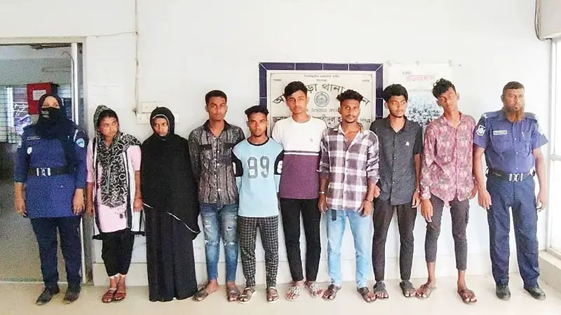 আবাসিক হোটেলে অসামাজিক কাজ, তরুণ-তরুণীসহ আটক ৭ আবাসিক হোটেলে অসামাজিক কাজ, তরুণ-তরুণীসহ আটক ৭