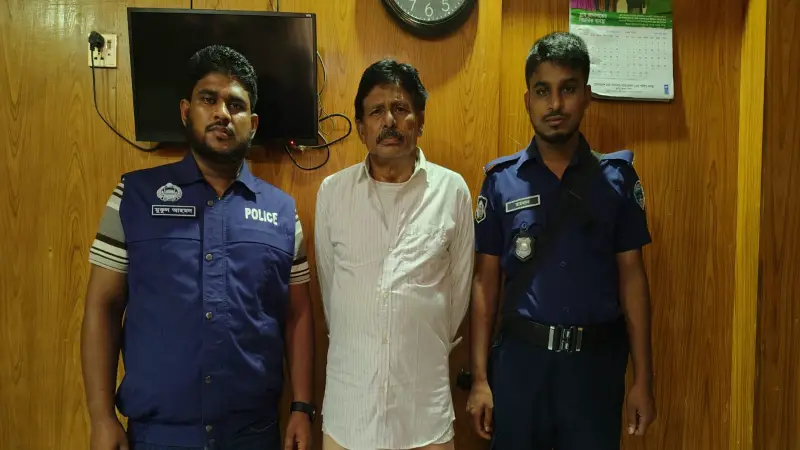শ্বশুরবাড়ি থেকে আটক সন্দ্বীপ উপজেলা আওয়ামী লীগ সভাপতি শ্বশুরবাড়ি থেকে আটক সন্দ্বীপ উপজেলা আওয়ামী লীগ সভাপতি