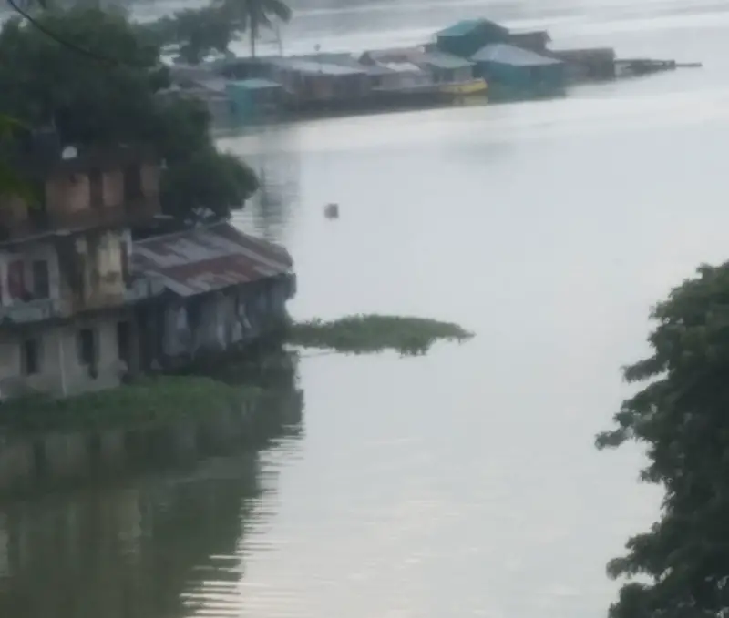 পাহাড়ি ঢলে রাঙামাটিতে বহু ঘরবাড়ি ডুবে গেছে