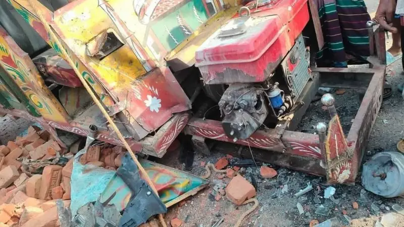 কুষ্টিয়ায় অ্যাম্বুলেন্স ও ট্রলির মুখোমুখি সংঘর্ষে নিহত ১, আহত ২ কুষ্টিয়ায় অ্যাম্বুলেন্স ও ট্রলির মুখোমুখি সংঘর্ষে নিহত ১, আহত ২