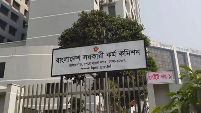 বেরিয়ে আসছে সব তথ্য! ঝাড়ুদারকে দিয়ে বের করা হতো প্রশ্ন বেরিয়ে আসছে সব তথ্য! ঝাড়ুদারকে দিয়ে বের করা হতো প্রশ্ন