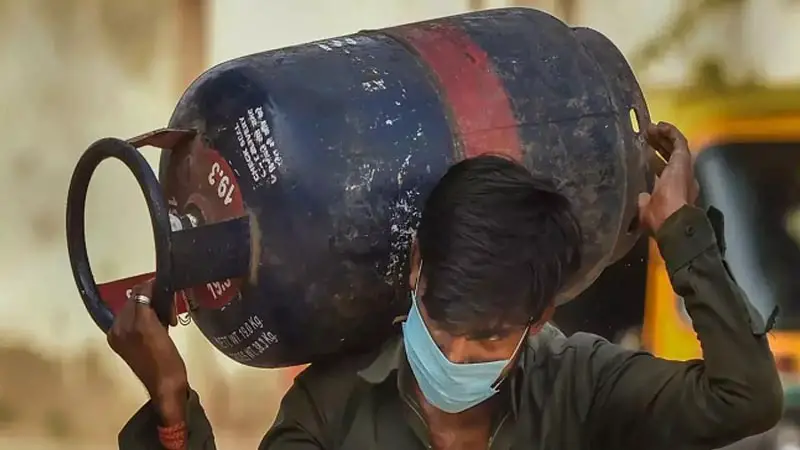 ফের বাড়ল গ্যাসের দাম ফের বাড়ল গ্যাসের দাম