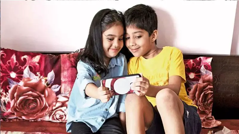 ১৬ বছরের কম বয়সিদের ফেসবুক-টিকটক ব্যবহার নিষেধ! ১৬ বছরের কম বয়সিদের ফেসবুক-টিকটক ব্যবহার নিষেধ!