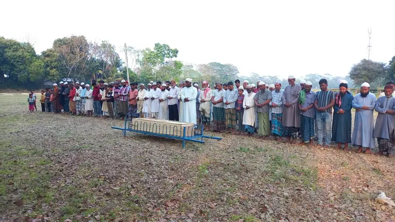 ভাড়াটে খুনী এনে তিন ভাইকে কুপিয়ে হত্যা ভাড়াটে খুনী এনে তিন ভাইকে কুপিয়ে হত্যা