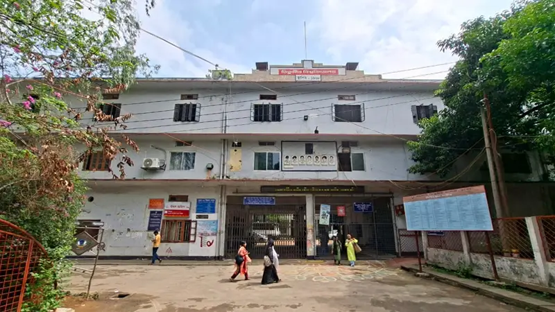 তিতুমীর কলেজের পুরাতন বিজ্ঞান ভবন ঝুঁকি আর অবহেলার প্রতিচ্ছবি তিতুমীর কলেজের পুরাতন বিজ্ঞান ভবন ঝুঁকি আর অবহেলার প্রতিচ্ছবি
