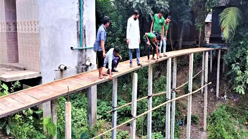 টাঙ্গাইলে স্বেচ্ছাশ্রমে ৬টি কাঠের সেতু তৈরিতে যুবকদের চমক টাঙ্গাইলে স্বেচ্ছাশ্রমে ৬টি কাঠের সেতু তৈরিতে যুবকদের চমক