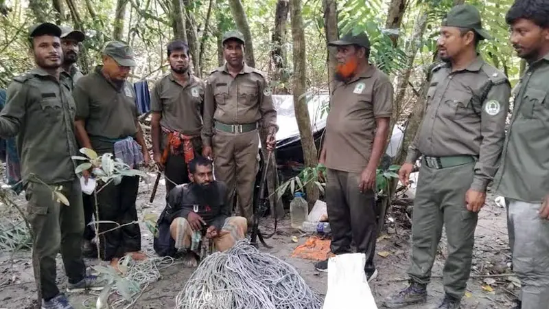 সুন্দরবনে হরিণ শিকারের ফাঁদসহ শিকারি আটক সুন্দরবনে হরিণ শিকারের ফাঁদসহ শিকারি আটক