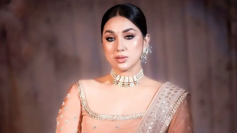 আত্মসমর্পণ করে জামিনে মুক্ত অপু বিশ্বাস আত্মসমর্পণ করে জামিনে মুক্ত অপু বিশ্বাস