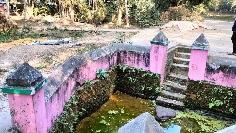 কর্ণফুলীতে ৪০০ বছরের প্রাচীন কুয়া এখন পরিত্যক্ত কর্ণফুলীতে ৪০০ বছরের প্রাচীন কুয়া এখন পরিত্যক্ত