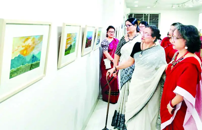 নারী শিল্পীদের ক্যানভাসে পাহাড়ি জীবনের গল্প নারী শিল্পীদের ক্যানভাসে পাহাড়ি জীবনের গল্প