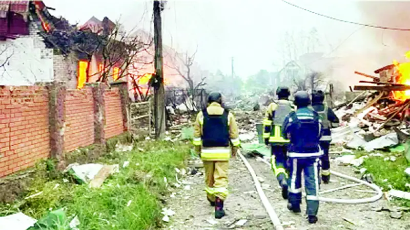 ইউক্রেনজুড়ে ফের রাশিয়ার হামলা, নিহত ১২ ইউক্রেনজুড়ে ফের রাশিয়ার হামলা, নিহত ১২