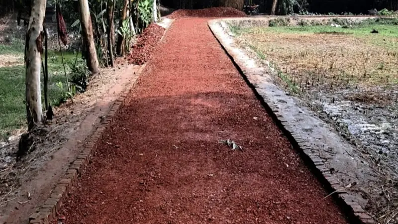 ভূঞাপুরে নিম্নমানের খোয়া দিয়ে কাজ হচ্ছে কোটি টাকার রাস্তায় ভূঞাপুরে নিম্নমানের খোয়া দিয়ে কাজ হচ্ছে কোটি টাকার রাস্তায়