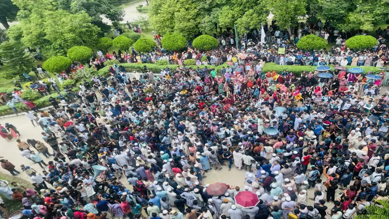 সুষ্ঠু তদন্ত ও নিরাপদ ক্যাম্পাসের দাবিতে উত্তাল ইবি সুষ্ঠু তদন্ত ও নিরাপদ ক্যাম্পাসের দাবিতে উত্তাল ইবি