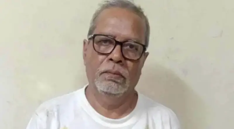 সাবেক সিইসি’র গলায় জুতার মালা, যশোরে ৩৪ মুক্তিযোদ্ধার বিবৃতি সাবেক সিইসি’র গলায় জুতার মালা, যশোরে ৩৪ মুক্তিযোদ্ধার বিবৃতি