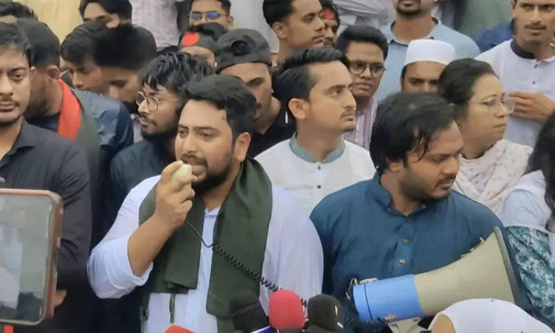 তিন আগস্টের মধ্যে জুলাই ঘোষণাপত্র দিতে ব্যর্থ হলে রাজপথে নামার হুঁশিয়ারি নাহিদের