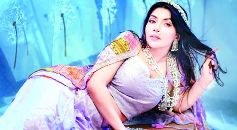নওশাবার ‘যত কাণ্ড কলকাতাতেই’ নওশাবার ‘যত কাণ্ড কলকাতাতেই’