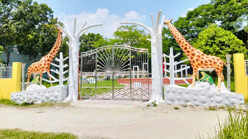 নিষ্প্রাণ উপজেলা প্রশাসন প্রাঙ্গন যেন প্রাণের সঞ্চার! নিষ্প্রাণ উপজেলা প্রশাসন প্রাঙ্গন যেন প্রাণের সঞ্চার!
