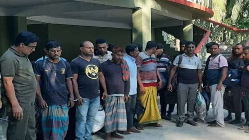 সুন্দরবনে হরিণ শিকারের ফাঁদসহ আটক-২০ সুন্দরবনে হরিণ শিকারের ফাঁদসহ আটক-২০