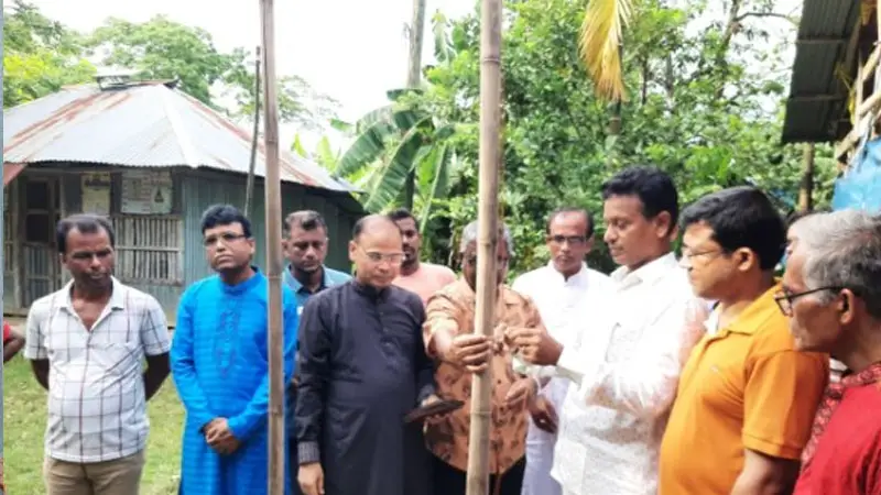 যুগ্ম সচিবের উপস্থিতিতে চরবানিয়ারীতে মন্দিরের নির্মাণ কাজ শুরু যুগ্ম সচিবের উপস্থিতিতে চরবানিয়ারীতে মন্দিরের নির্মাণ কাজ শুরু