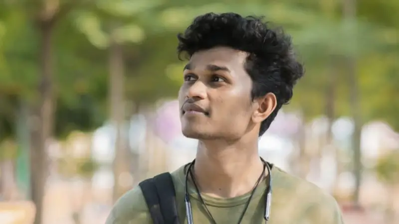 ক্যামেরার চোখে স্বপ্ন গড়া এক তরুণের গল্প ক্যামেরার চোখে স্বপ্ন গড়া এক তরুণের গল্প