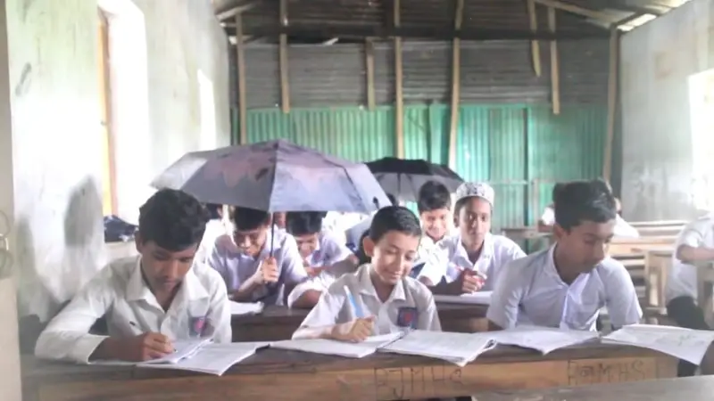বাকেরগঞ্জে ঝুঁকিপূর্ণ ২০ ভবনে চলছে মাধ্যমিক বিদ্যালয়ের কার্যক্রম