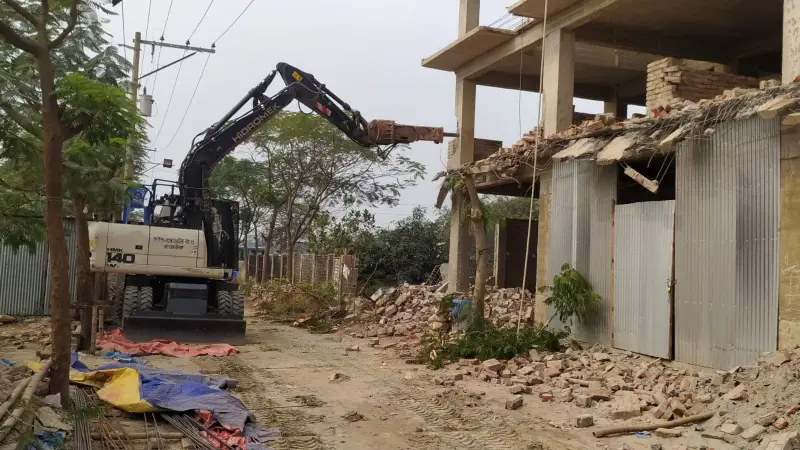 কেরানীগঞ্জে অবৈধ স্থাপনায় রাজউকের অভিযান কেরানীগঞ্জে অবৈধ স্থাপনায় রাজউকের অভিযান