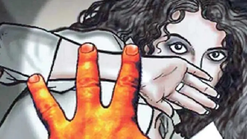 মায়ের সহায়তায় মেয়েকে ধর্ষণের ঘটনায় দেশজুড়ে চাঞ্চল্য মায়ের সহায়তায় মেয়েকে ধর্ষণের ঘটনায় দেশজুড়ে চাঞ্চল্য