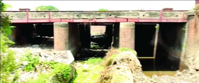 ব্রিজের নিচে আন্ডারপাস নির্মাণের দাবি ব্রিজের নিচে আন্ডারপাস নির্মাণের দাবি