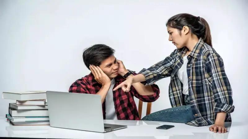 সম্পর্ক বাঁচাতে চান? এই ‘টক্সিক’ লক্ষণগুলো এখনই চিহ্নিত করুন! সম্পর্ক বাঁচাতে চান? এই ‘টক্সিক’ লক্ষণগুলো এখনই চিহ্নিত করুন!