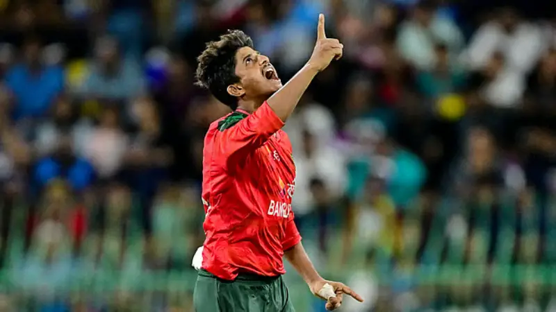 একাদশে ফিরেই ম্যাচসেরার পুরস্কার জিতেছেন মেহেদী একাদশে ফিরেই ম্যাচসেরার পুরস্কার জিতেছেন মেহেদী