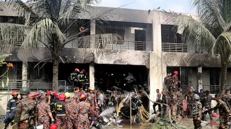 এইটা কোনো দেশ হইলো! সন্তান হারিয়ে বাবার হৃদয়বিদারক আক্ষেপ এইটা কোনো দেশ হইলো! সন্তান হারিয়ে বাবার হৃদয়বিদারক আক্ষেপ