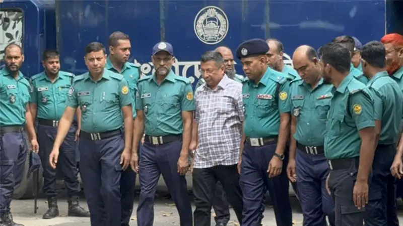 রাজসাক্ষী হিসেবে ট্রাইব্যুনালে সাবেক আইজিপি মামুন, হাতে ছিল না হাতকড়া রাজসাক্ষী হিসেবে ট্রাইব্যুনালে সাবেক আইজিপি মামুন, হাতে ছিল না হাতকড়া